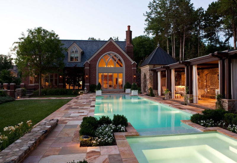 What to Choose: Swimming Pool or Hot Tub?