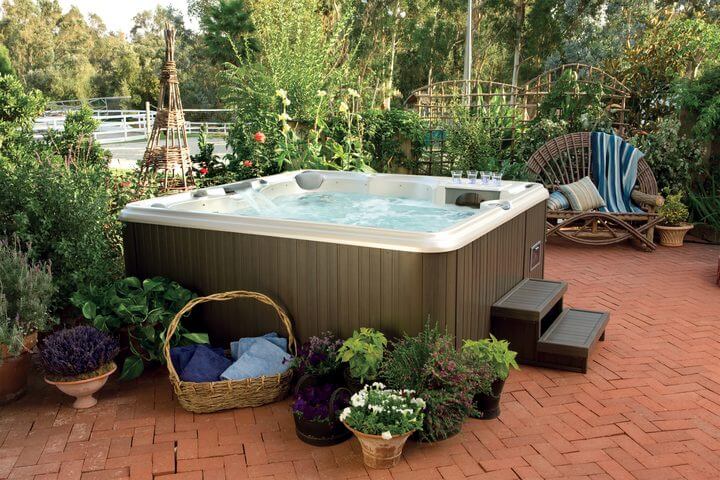 How to Keep a Hot Tub Clean While You’re Away?